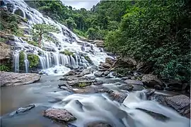 Chutes d'eau dans le parc national de Doi Inthanon.