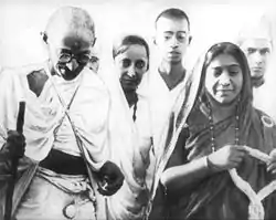 Mahatma Gandhi et Sarojini Naidu pendant la marche.