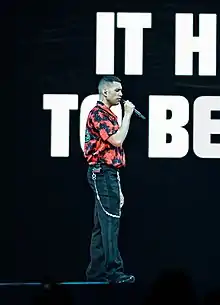 Mahmood sur scène lors de l'Eurovision 2019.