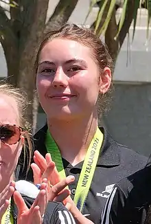 Description de l'image Maiakawanakaulani Roos with RWC medal.jpg.