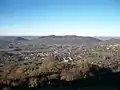 Vue de la ville de Loures-Barousse et des collines du piémont commingeois.