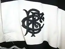 Morceau d'un maillot à rayures horizontales noires et blanches