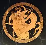 Une Ménade utilisant le thyrse pour faire fuir un satyre, céramique à figures rouges, Attique, environ 480 av. J.-C.