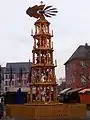 Grande pyramide au marché de Noël de Mayence, thème profane