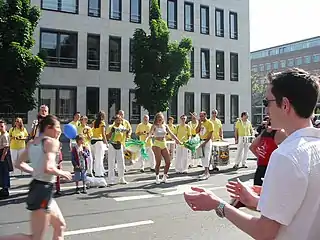 Bravo au bord de la piste dans la Bauhofstraße