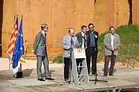 Le Maire de Gargas, le Sous-préfet et des personnalités du Luberon, lors de l'inauguration des Mines de Bruoux en avril 2009.