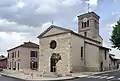 L'église à côté de la mairie.