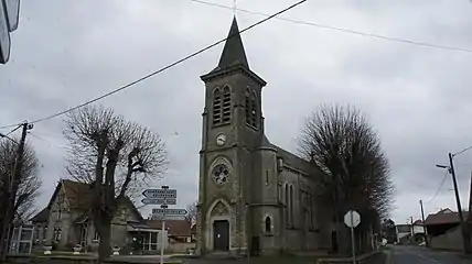 L'église et la mairie.