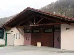 Annexe à la mairie, restaurant scolaire et bibliothèque.