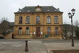 La mairie de Donchery.