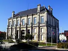 La mairie de Jarnac.