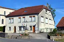 Bâtiment regroupant la mairie et l'école du village de Noironte