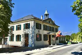 Bâtiment de la mairie et de l'arrondissement administratif de l'état civil "Rive droite du lac".