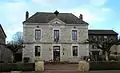 Mairie : façade vue de la route.