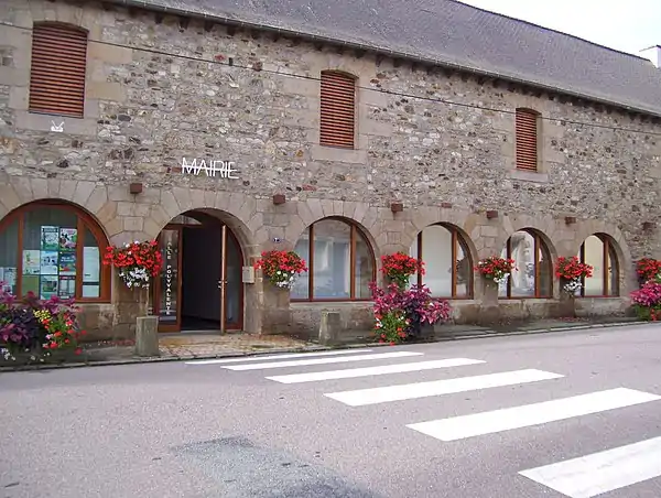 Mairie de Saint Jouan de l'Isle, commune de charme au caractère breton.