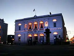 L'hôtel de ville illuminé lors des Lumières de Laval en 2007.