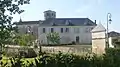 La mairie et l'église, vues de la fontaine