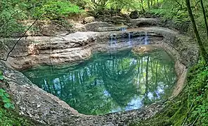 Le Puits de la Brême en basses eaux.