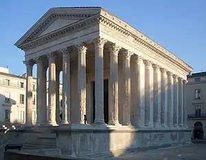 La Maison carrée (10 av. J.-C. - 4 ap. J.-C.), à Nimes.