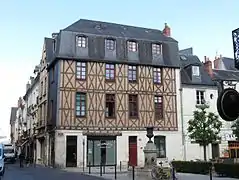 Maison à colombages, XVe, XVIe et XVIIIe s., 23 place Foire-le-Roi