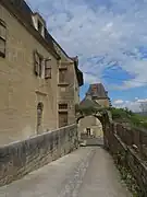 Maison du XVIe siècle et ancienne porte de ville.