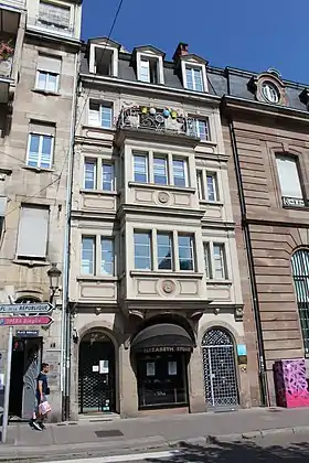 Maisonfaçades sur rue et sur cour, toiture, escalier sur cour