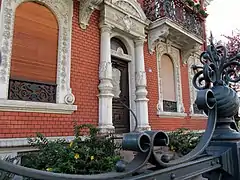 Maison Bowé, route du Polygone à Strasbourg. Balcon et barrière en fonte