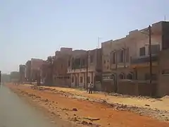 Une rangée d'habitation à la sortie de Dakar.