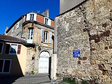 Section des remparts de la cale des bains au 29 rue Armand Dulamon et maison Dupeyré, à hauteur de la plus ancienne des deux portes Campet