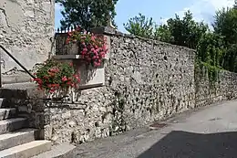 Maison Gallet(linteau incrusté dans le mur de l'église)