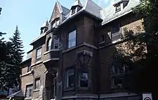 La Maison Lafleur, aujourd'hui le Centre Newman, au 3484 rue Peel, à Montréal.