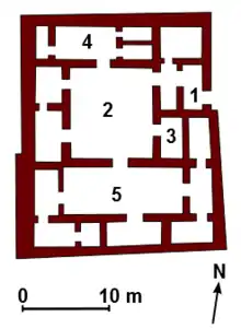 Une des résidences mises au jour dans le quartier du Merkes de Babylone, VIe siècle av. J.-C. 1. vestibule 2. cour principale 3. toilettes 4. cuisine 5. pièces résidentielles privées.