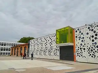 Maison de la citoyenneté sur la place du Marché aux Cochons.