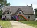 Maison à toit de chaume à Locoal-Mendon.