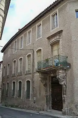 Maison à cariatides rue des Marins de Carpentrasporte, balcon, élévation