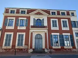 Façade de la maison du Barry.