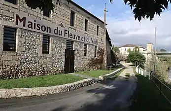 La maison du Fleuve et du Vin, musée de la Batellerie.