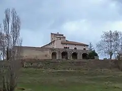 Maison à terre sur la commune de Sainte-Croix-à-Lauze.