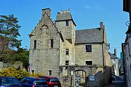 Maison prébendale place du Petit Cloître.