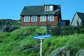 Maison rouge à Qaqortoq.