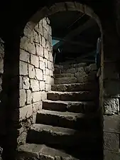 Escalier du niveau inférieur.