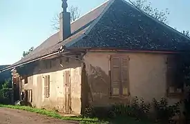 Photographie en couleurs d’une habitation au hameau d’Oilly.