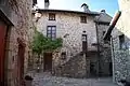 Maison typique du Cantal à Marcolès.