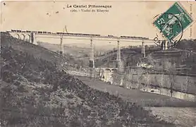 Le viaduc de Ribeyrès, vers 1909, avant la création du lac de Saint-Étienne-Cantalès.