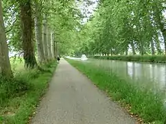 Le canal latéral à la Garonne à Malause.