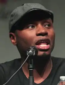 Malcolm Goodwin dans le rôle de Clive Babineaux