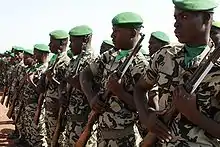 Militaires des Forces armées et de sécurité du Mali armés de SKS (2008).