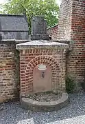Fontaine-hommage de Pierre Larue, bienfaiteur du village.