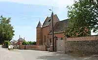 La rue de Général-de-Gaulle et l'église.