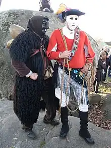 Photographie de costumes carnavalesques sarde : « les Mamuthones »